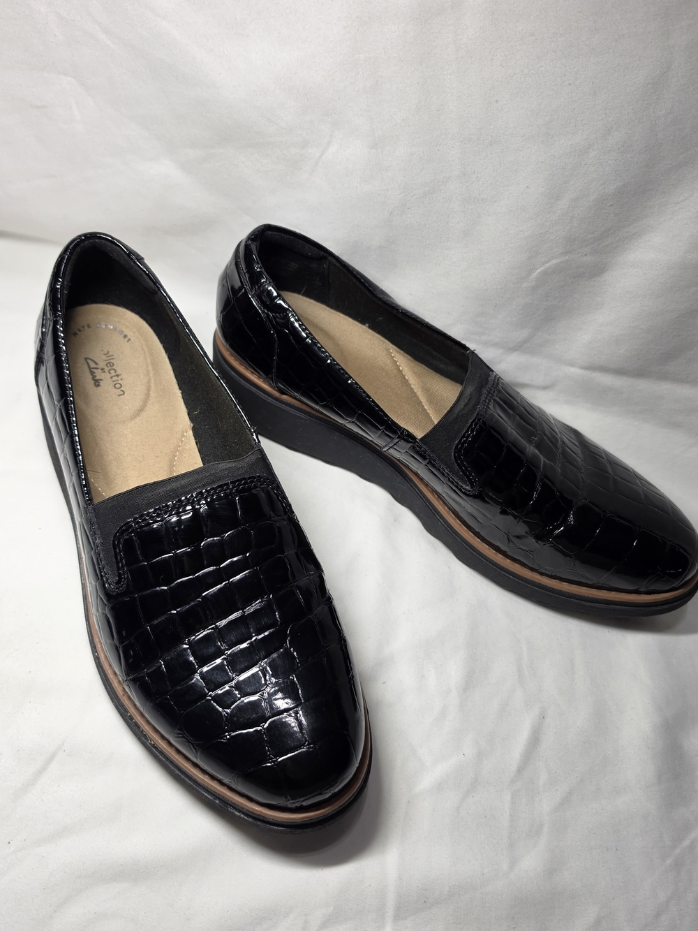 Clarks Collection Women's Black Patent Croc-Embossed Slip-On Loafers Size 10